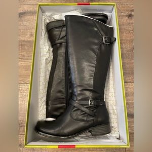 Brand New Women’s Baretrap Boots size 7.5